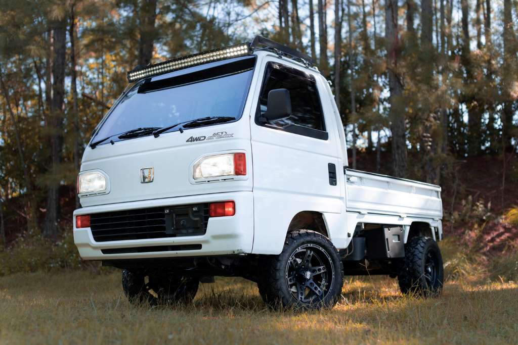 Is It Illegal To Buy A Toyota Hilux In The US? - JDM Export